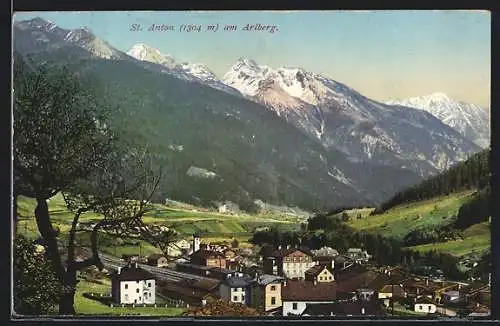 AK St. Anton am Arlberg, Ortsansicht gegen den Gebirgskamm