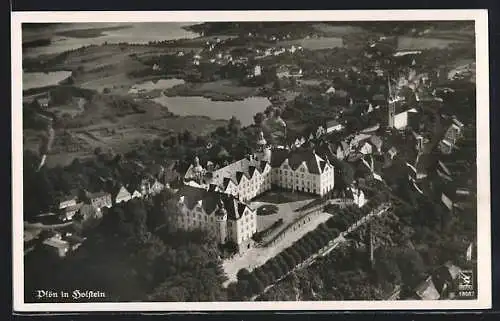 AK Plön / Holstein, Totalansicht mit Schloss, Luftaufnahme