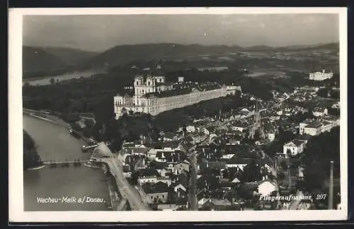 AK Melk a. d. Donau, Teilansicht mit Abteihügel, Fliegeraufnahme