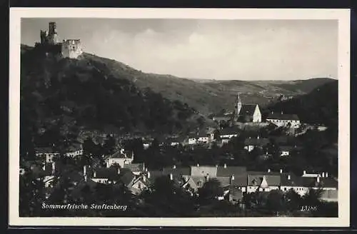 AK Senftenberg / Kremstal, Ortspanorama mit Burgruine