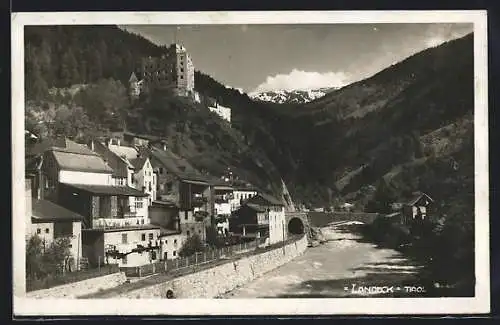 AK Landeck, Flusspartie mit Blick auf Burg