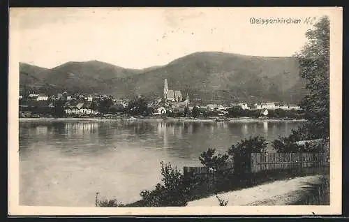 AK Weissenkirchen /N.-Ö., Uferpartie mit Kirche