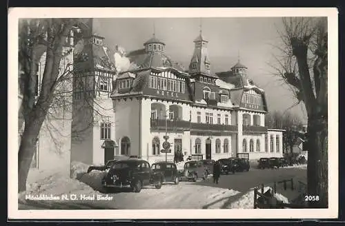 AK Mönichkirchen, Hotel Binder mit Autos