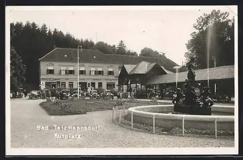 AK Bad Tatzmannsdorf, Kurplatz mit Autos und Delikatessen Laden Gustav Löwy