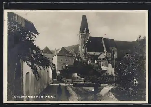 AK Weissenkirchen in der Wachau, Ortspartie mit Blick zum Uhrturm