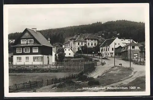 AK Mönichkirchen, Ortsansicht mit dem Hotel Lang