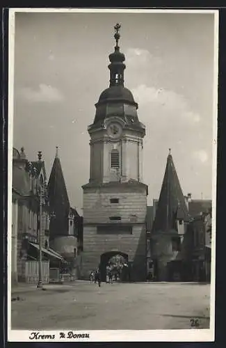 AK Krems a. d. Donau, Strassenpartie mit Steinertor