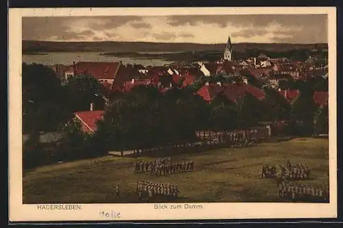 AK Hadersleben, Blick zum Damm mit Soldaten