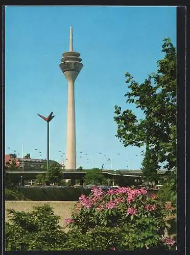AK Düsseldorf am Rhein, Fernmeldeturm mit drehbarem Panorama-Restaurant