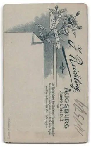 Fotografie J. Reichling, Augsburg, Innere Uferstrasse 3, Junge Frau im Kleid über schwarzer Bluse, mit schwarzer Kette