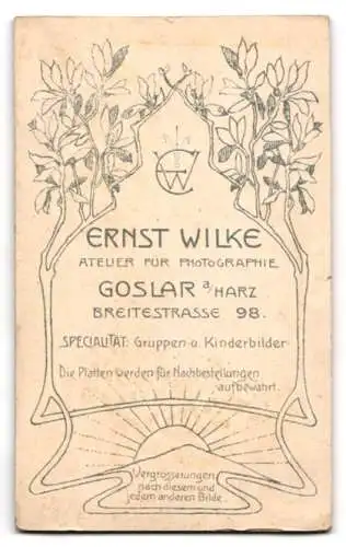 Fotografie Ernst Wilke, Goslar a. Harz, Breitestrasse 98, Bürgerliches Ehepaar, sie mit Stehkragen und Brosche