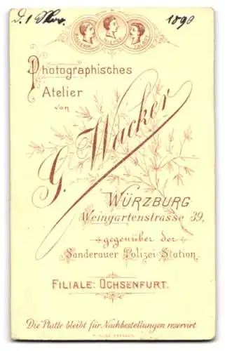 Fotografie G. Wacker, Würzburg, Weingartenstr. 89, Junge Dame mit adretter Frisur im taillierten Kleid
