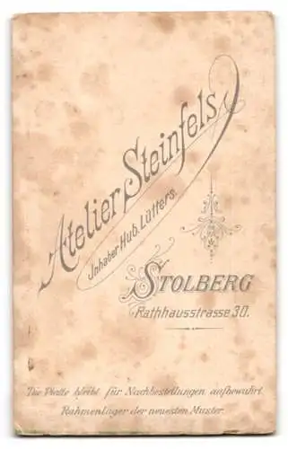 Fotografie Atelier Steinfels, Stolberg, Rathhausstr. 30, Junge Dame im taillierten schwarzen Kleid mit weisser Spitze