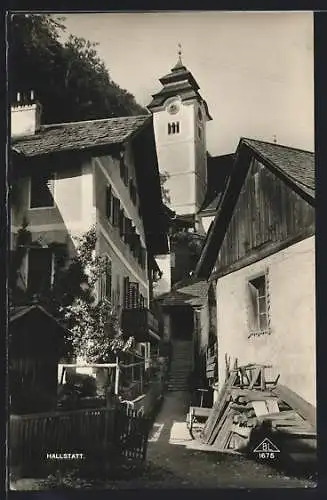 AK Hallstatt, Gassenpartie mit Kirche