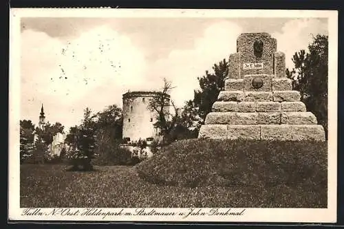 AK Tulln /N.-Oest., Heldenpark mit Stadtmauer und Jahn-Denkmal