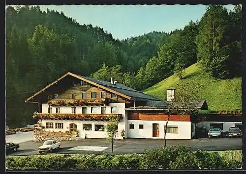 AK Unken /Salzburger Land, Der Gasthof Friedlwirt mit Parkplatz