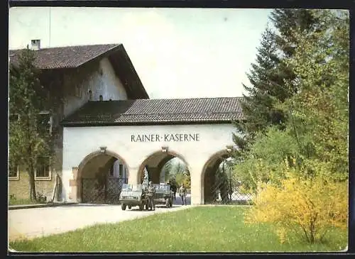 AK Salzburg-Glasenbach, Die Einfahrt zur Rainer-Kaserne