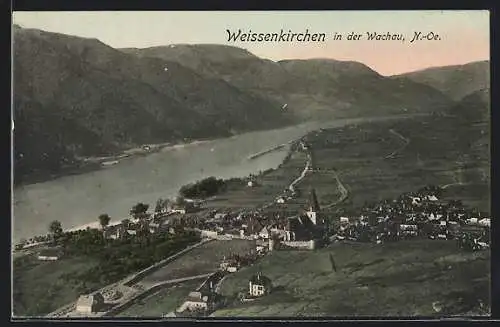 AK Weissenkirchen in der Wachau, Gesamtansicht mit Kirche am Fluss aus der Vogelschau