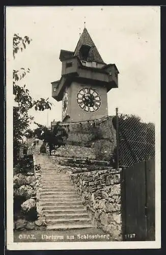 AK Graz, Blick hinauf zum Uhrturm auf dem Schlossberg