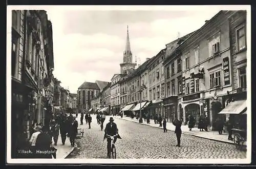 AK Villach, Hauptplatz mit Passanten