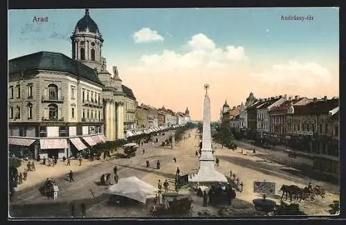 AK Arad, Andrassy-ter, Denkmal, Strassenpartie mit Leuten