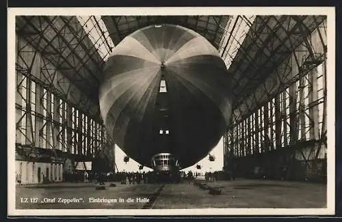 AK Luftschiff Graf Zeppelin LZ 127 beim Einbringen in die Halle