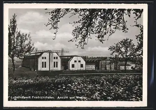 AK Friedrichshafen, Zeppelinwerft, Ansicht von Westen
