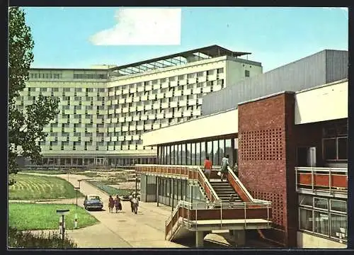 AK Klink /Kr. Waren, FDGB-Ferienobjekt, Erholungsheim Herbert Warnke - Innenhof