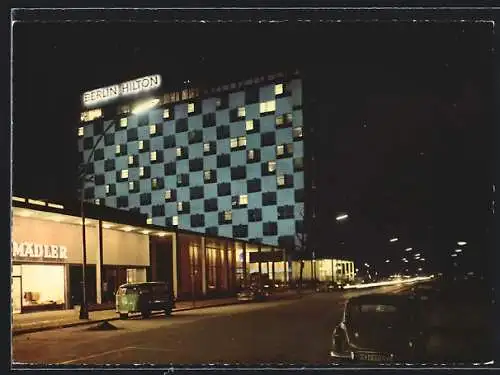 AK Berlin, Das Hilton Hotel bei Nacht