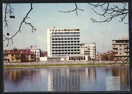 AK Piestany, Ansicht eines Hochhauses vom Wasser aus