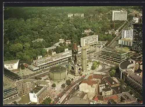 AK Berlin, Die Gedächtniskirche und der Breitscheidplatz mit Blick auf den Zoo