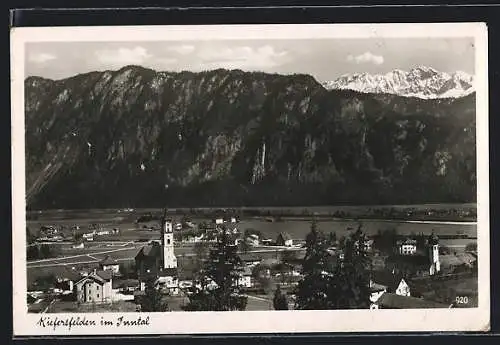 AK Kiefersfelden im Inntal, Ortsansicht mit Kirche gegen die Berge