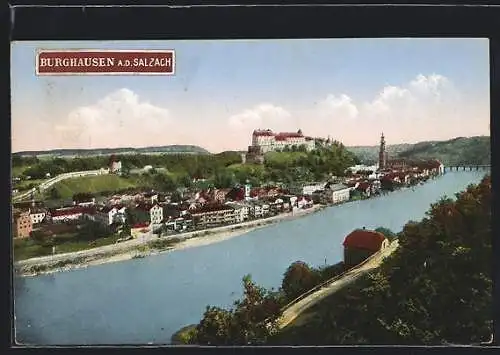 AK Burghausen a. d. Salzach, Ortsansicht mit Kirche am Wasser