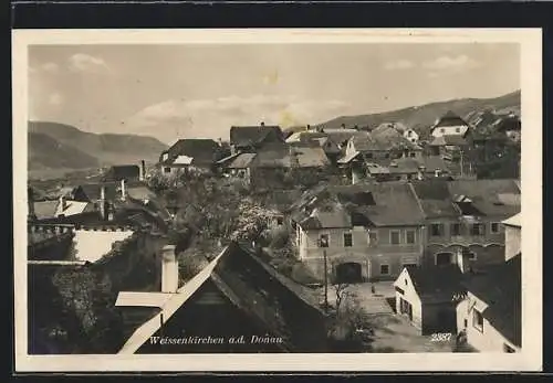 AK Weissenkirchen a. d. Donau, Ortsansicht mit Blick auf die Berge