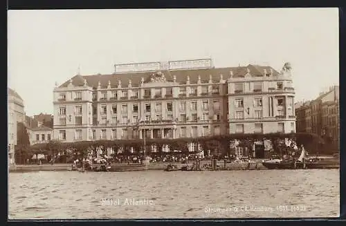 AK Hamburg, Hotel Atlantic vom Wasser aus