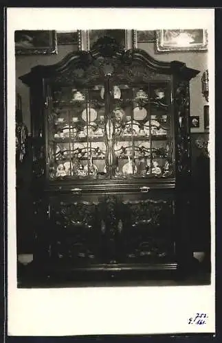 Foto-AK Wiesbaden, Auktionshaus Georg Jäger, Luisenstrasse 6, Bergischer Schrank