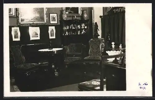 Foto-AK Wiesbaden, Auktionshaus Georg Jäger, Luisenstrasse 6, Wohnzimmer im Auktionshaus