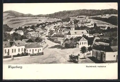 AK Weyerburg, Ortsansicht mit Platz und Glockenturm