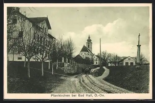 AK Pfarrkirchen b. Bad Hall, Strassenpartie mit Blick gegen Kirchen