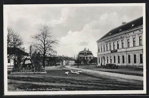 AK Absdorf a. d. Franz Josefsbahn, Ortspartie mit Kriegerdenkmal