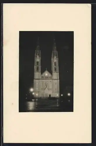 Foto-AK Wiesbaden, St. Bartholomäuskirche bei Nacht, November 1929