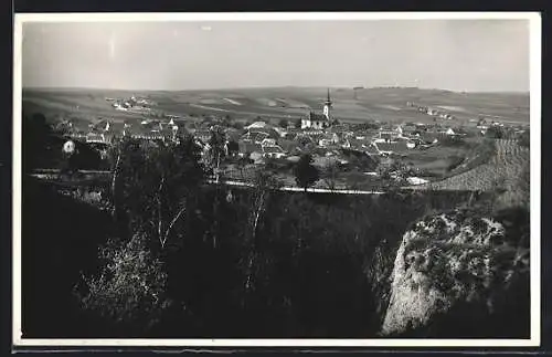 AK Gross-Riedenthal, Ortsansicht aus der Ferne, Totalansicht