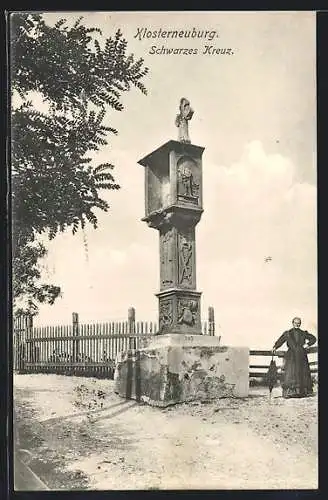AK Klosterneuburg, Dame mit Schirm vor dem Schwarzen Kreuz