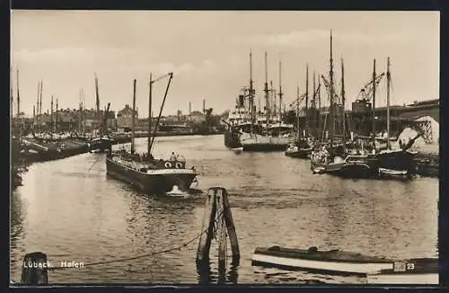 AK Lübeck, Dampfer im Hafen