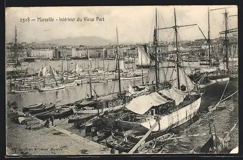 AK Marseille, Intérieur du Vieux Port