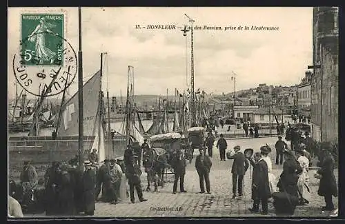 AK Honfleur, Vue des Bassins, prise de la Lieutenance