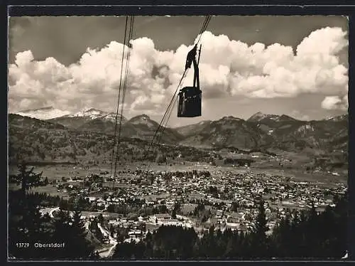 AK Oberstdorf /bayr. Allgäu, Nebelhorn-Seilbahn auf dem Weg in den Ort