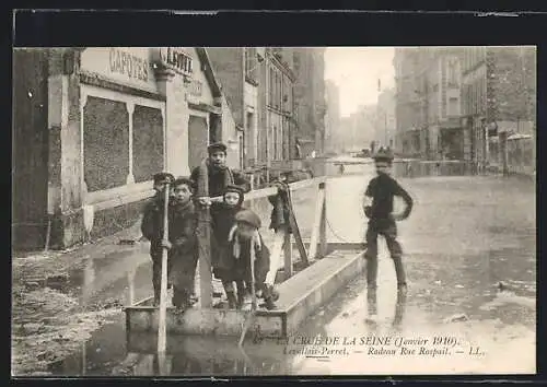 AK Levallois-Perret, Radeau Rue Raspail, La Crue de la Seine