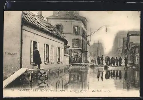 AK Levallois-Perret, Crue de la Seine Janvier 1910, Rue Gide