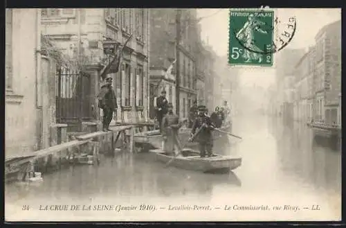 AK Levallois-Perret, Crue de la Seine Janvier 1910, Le Commissariat, Rue Rivay